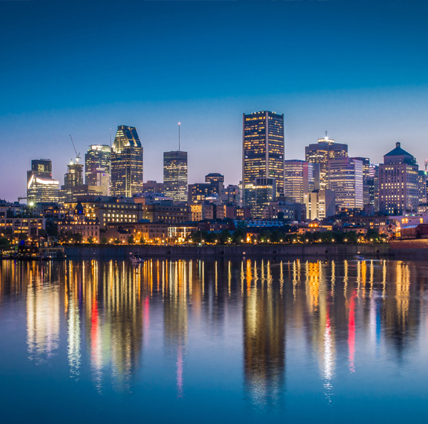 Vue du centreville dd montréal le soir